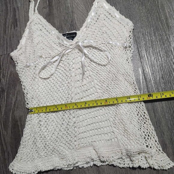 Vintage Y2K white babydoll crochet cami top with a bow - Picture 10 of 12
